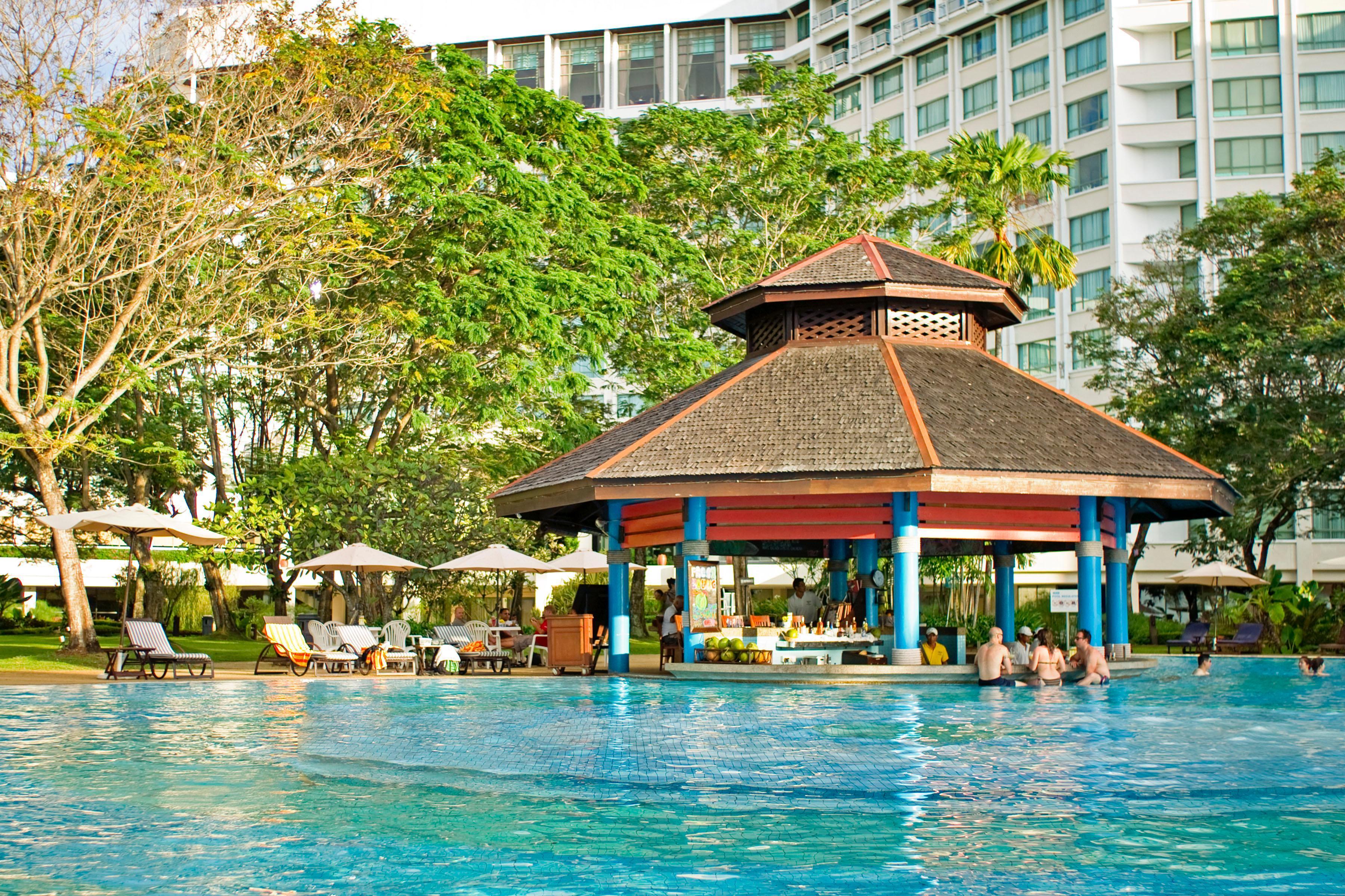 Отель The Pacific Sutera Кота-Кинабалу Экстерьер фото The swimming pool at the Royal Thai Hotel