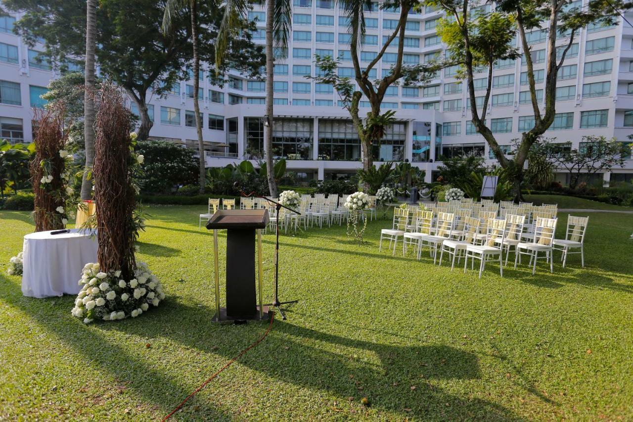 Отель The Pacific Sutera Кота-Кинабалу Экстерьер фото The lawn at the Mandarin Oriental, Bangkok